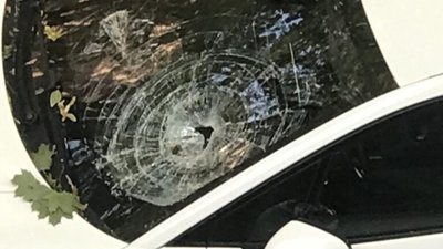 У центрі Львова на платній парковці пошкодили автомобіль
