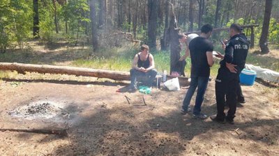 Пішов на шашлик - опинився у військкоматі: у лісах Києва вручають повістки (ФОТО)