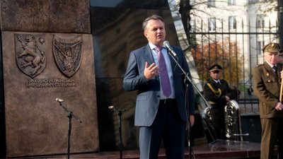 Петро Порошенко та Юрій Луценко фінансово доклались до будівництва пам’ятника героям ЗУНР та УГА