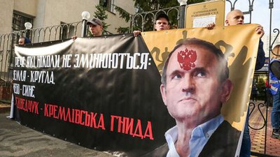 Хто у перші дні війни спалив справи Медведчука та Януковича? Деталі гучного скандалу