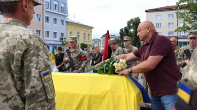У Дрогобичі провели в останню путь загиблого захисника України Руслана Сергієнка
