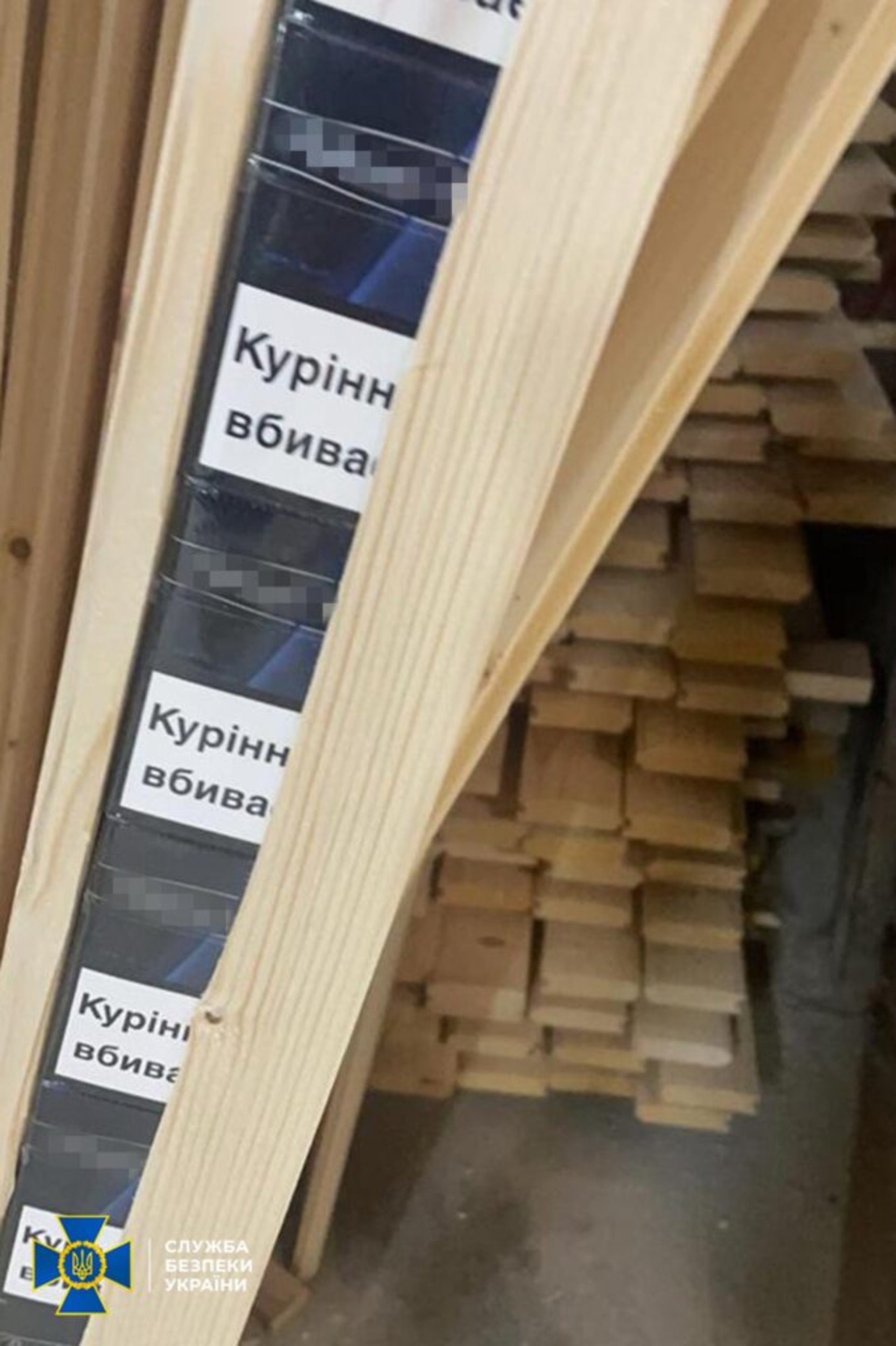 СБУ знищила ще один канал контрабанди до ЄС: цигарки ховали у дерев’яних дошках