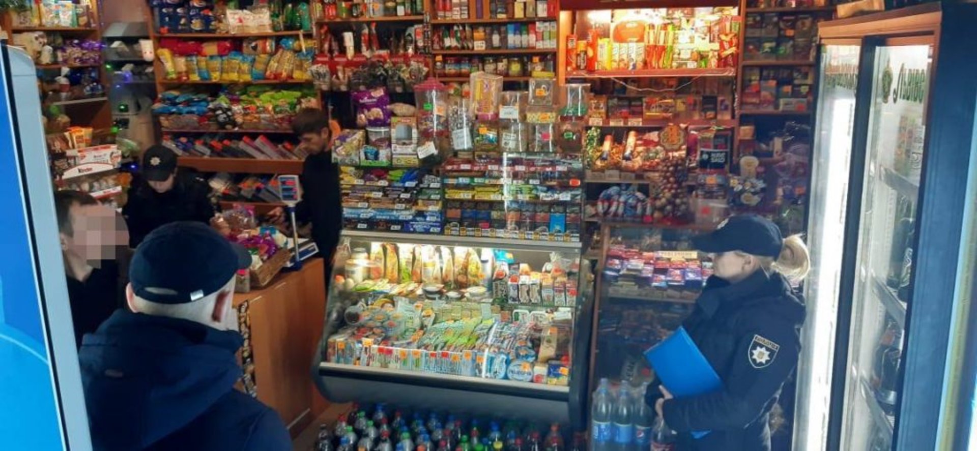 У Львові чоловік вчиняв грабежі магазинів. Фото - поліція Львівщини
