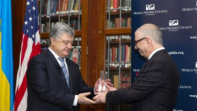 Порошенко отримав у Філадельфії відзнаку «Міжнародний державний діяч»