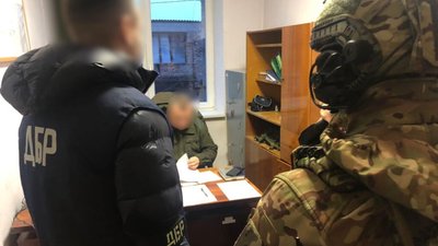 На Львівщині начальника військкомату та головного військового лікаря викрили на хабарництві