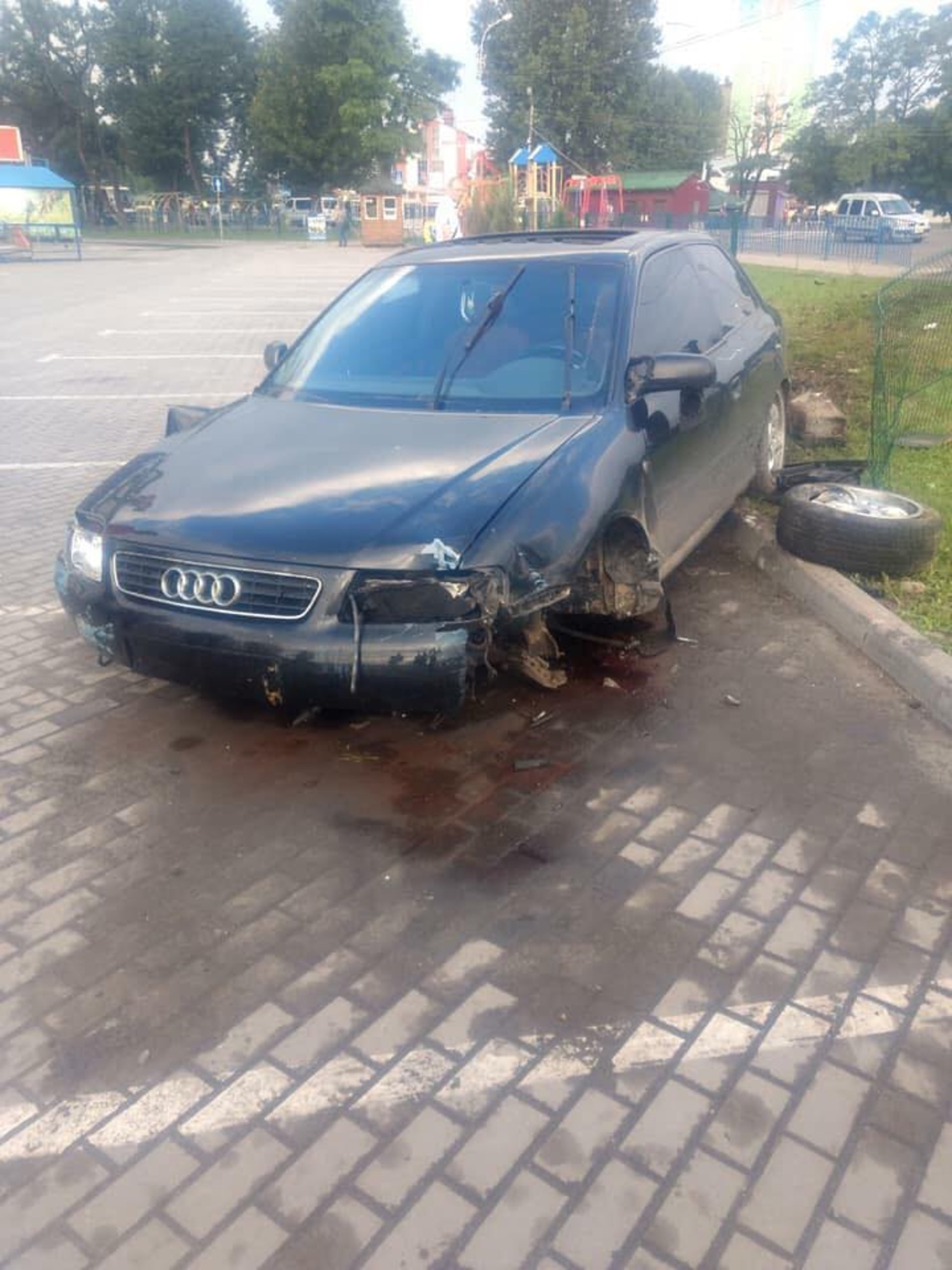 Як у Львові водій на "євробляхах" тікав від поліції. Фото Варта-1