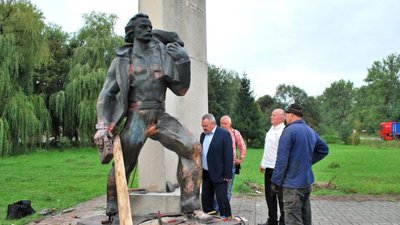 На Львівщині завершують реставрацію пошкодженого вандалами пам’ятника Франку