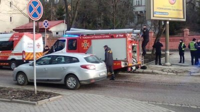У Львові з території генконсульства РФ йшов дим (ФОТО, ВІДЕО)