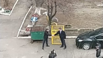 У Донецьку урочисто відкрили сміттєвий бак (ФОТО)