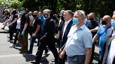 Порошенко закликав Зеленського вибачитись за неприйнятні дії депутатів від фракції "Слуга народу"