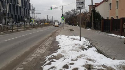 У Львові комунальників просять розчистити залишки снігу (ФОТО)