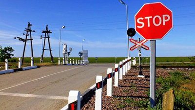 Водіям: у Турківському районі закрили для проїзду залізничний  переїзд