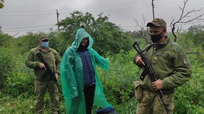 З України у Росії чоловік намагався винести три ікони (ФОТО)
