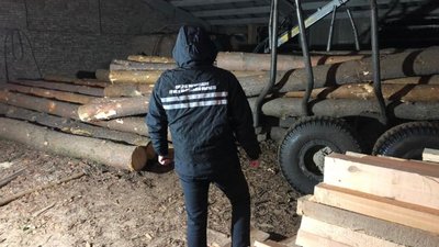 На Львівщині під час отримання хабара затримали голову лісгоспу (ФОТО)