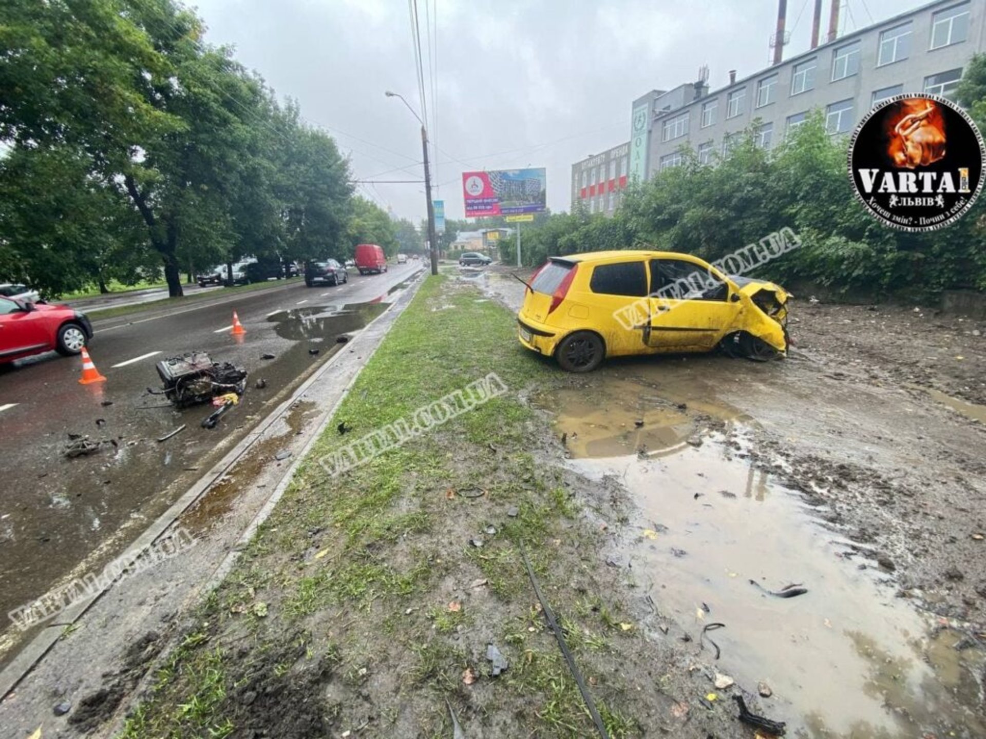 У Львові у ДТП автомобіль втратив двигун, фото Варта-1