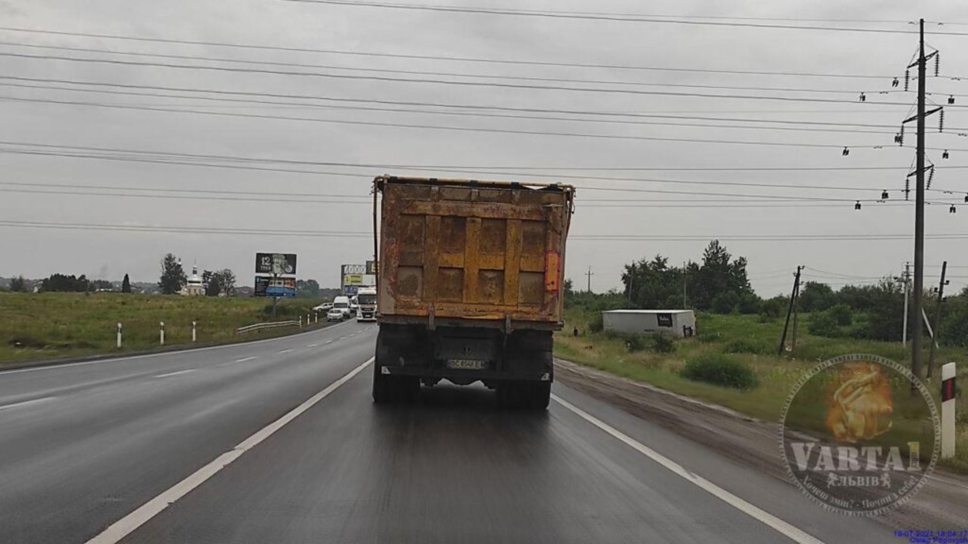 У Львові на об’їзній перекинувся автомобіль