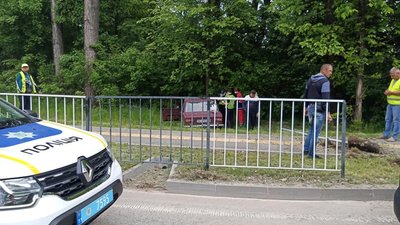На трасі біля Львова під час руху автомобіля помер водій (ФОТО)