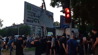 У Дніпрі стався конфлікт через біл-борди, є постраждалі (ФОТО, ВІДЕО)