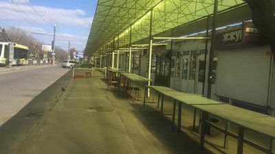 Як у Львові спорожнів ринок (ФОТО)