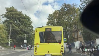 У Львові водії громадського транспорту влаштовують перегони (ФОТО)