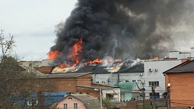 У Вінниці гасять масштабну пожежу (ФОТО, ВІДЕО)