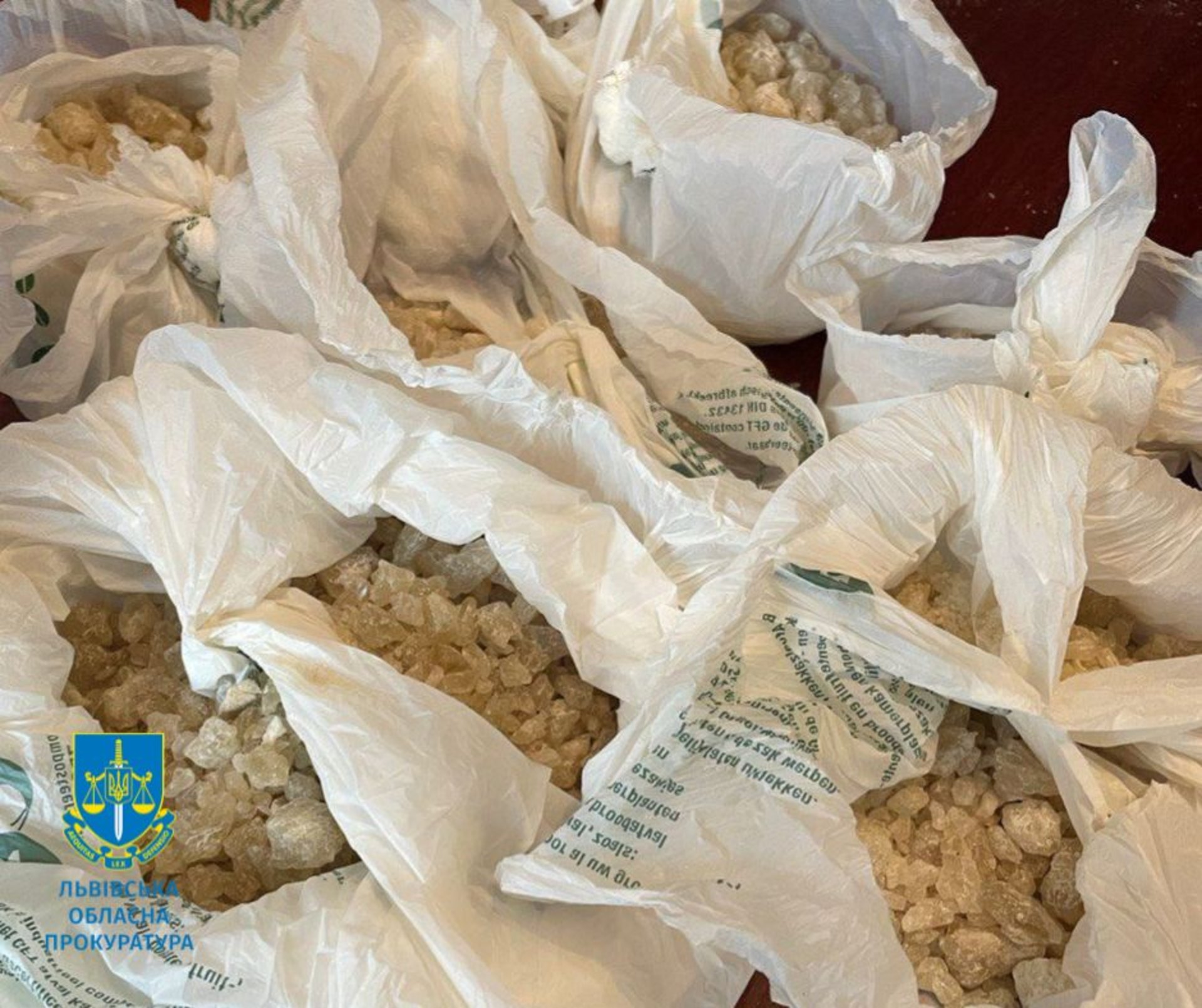 Мешканка Києва з-за кордону відправила до Львова психотропи