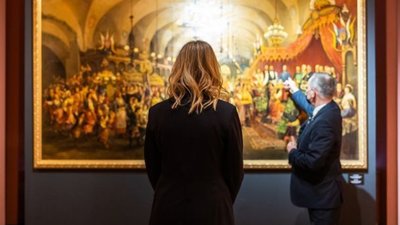 У чорному костюмі і з бордовим манікюром: Олена Зеленська у вишуканому образі відвідала музей у Львові (ФОТО)