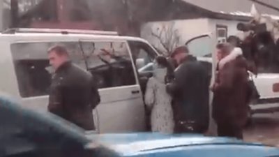 На Івано-Франківщині виборцям з авто роздавали по 500 гривень (ВІДЕО)