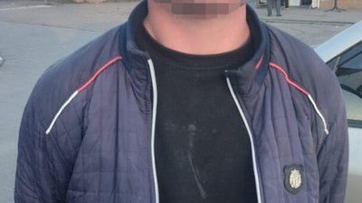У Самборі серед дня на вулиці пограбували жінку