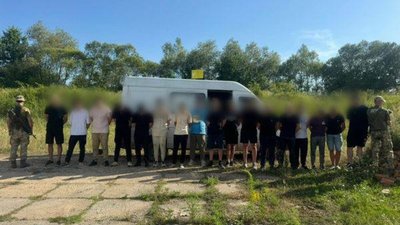 На Закарпатті затримали 17 чоловіків, які їхали в Угорщину