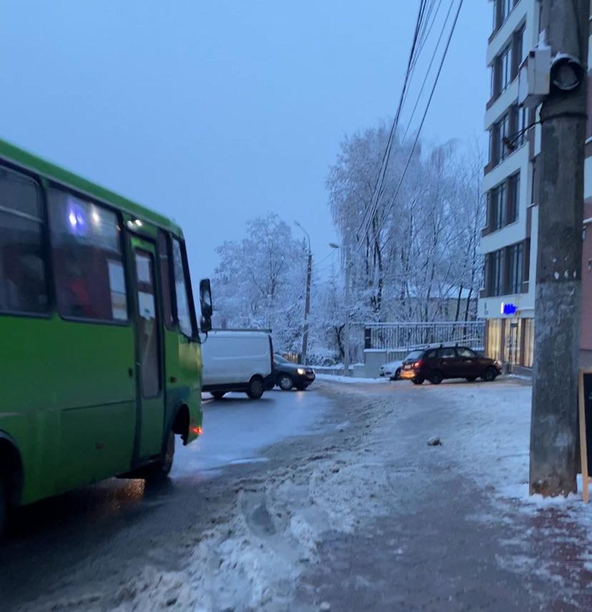У Львові на вулиці Пасічній облаштували паркінг, фото ГЛМЛ