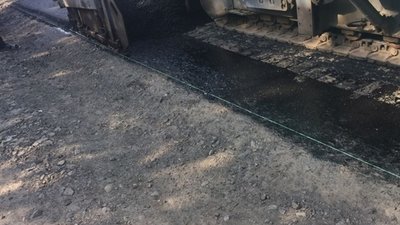 Водіям: у Бродах ремонтують дорогу (ФОТО)
