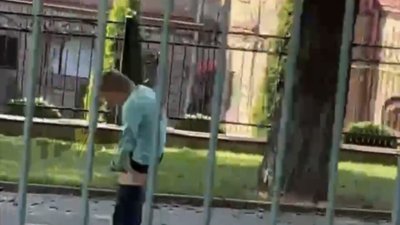 У центрі Львова чоловік мастурбував біля спортивного майданчика (ВІДЕО)