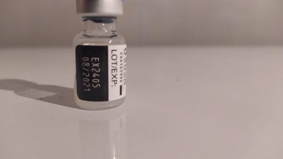 Нинішня хвиля COVID-19 може стати останньою, яка потребує обмежень, – голова Pfizer