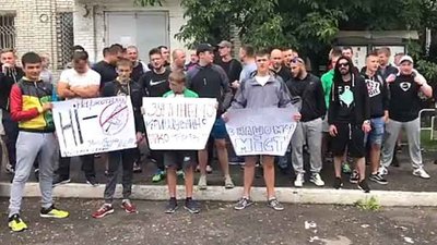 У Червонограді молодь біля будівлі поліції провела акцію «Ні – наркотикам!»