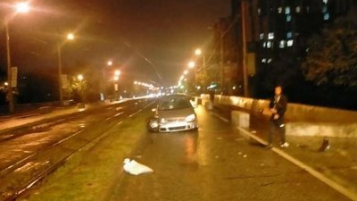 У Львові на Княгині Ольги автомобіль влетів у бетонні блоки (ФОТО)