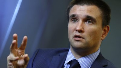 Польська влада не засудила акти вандалізму проти українських пам'яток, - Павло Клімкін