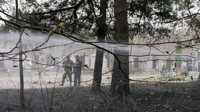 У Новояворівську ледь не згоріло кладовище (ФОТО)