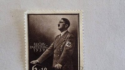 В Україну хотіли ввезти марки із нацистською символікою