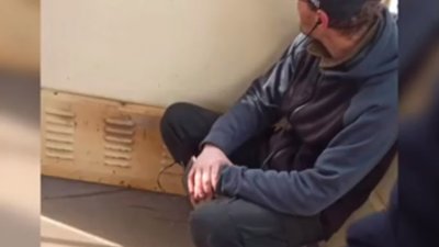 Як у харківському трамваї пасажири ховалися від поліції (ВІДЕО)