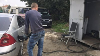 У Мостиському районі виявили нелегальну АЗС
