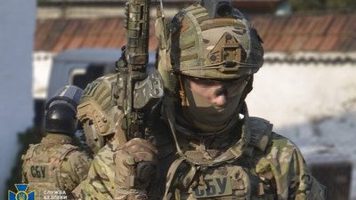 СБУ оприлюднила докази протиправної діяльності рекетирів, які тримали в страху харківських бізнесменів (ВІДЕО)