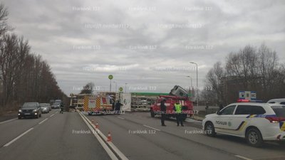 На трасі Івано-Франківськ - Львів рух паралізовано через ДТП (ФОТО, ВІДЕО)