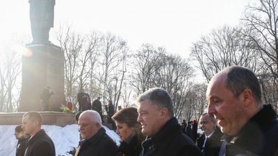 Порошенко заявляє про безпрецедентний масштаб підготовки Кремля до втручання в українські вибори
