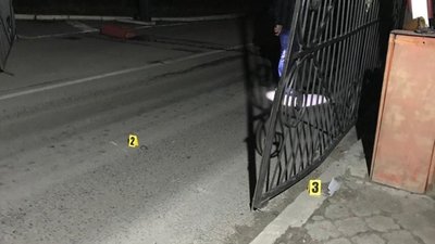 На Львівщині житель прикордонного  села розтрощив ворота у пункті пропуску (ФОТО)