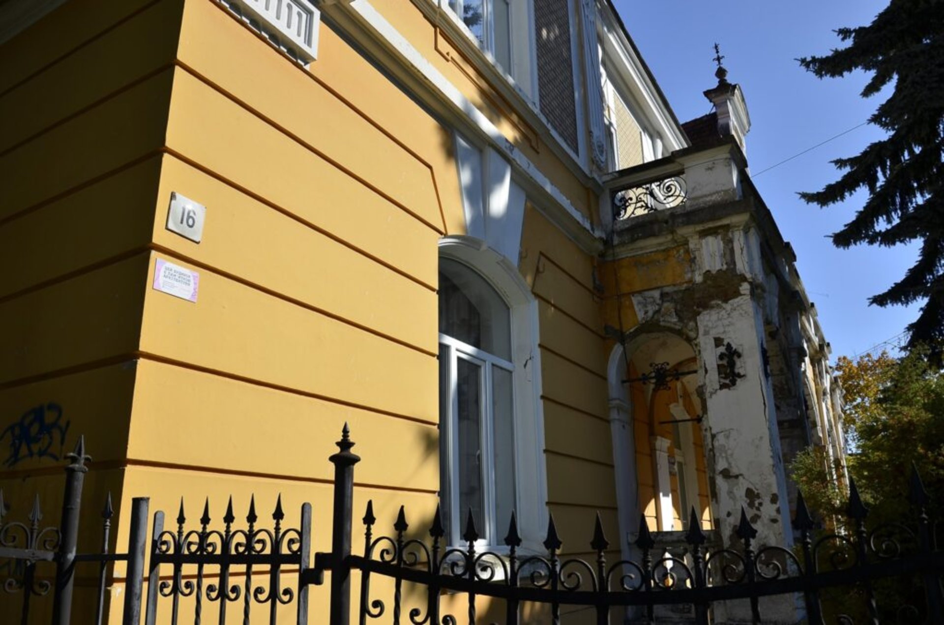 У Дрогобичі руйнується старовинна вілла, фото Дрогобич інфо