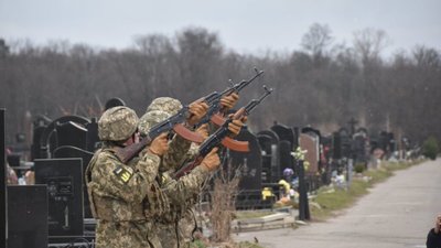 У Чернігові провели в останню путь старшого лейтенанта Володимира Шпака (ФОТОРЕПОРТАЖ)