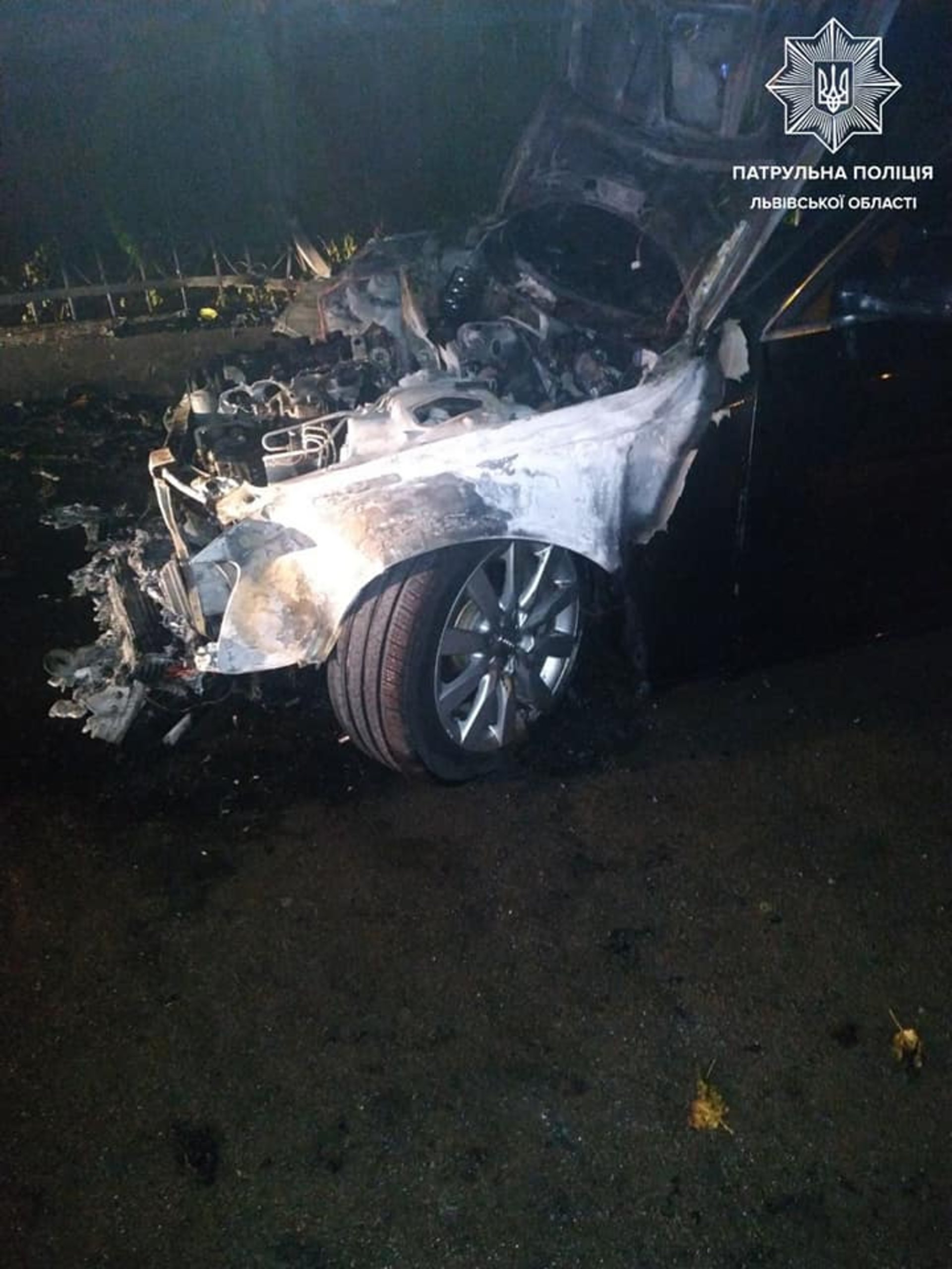 У Львові на світанку п’яний водій Audi розтрощив світлофор та огорожу