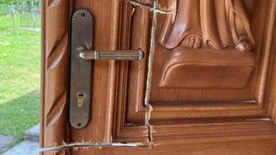 На Львівщині серед ночі чоловік ламався до церкви