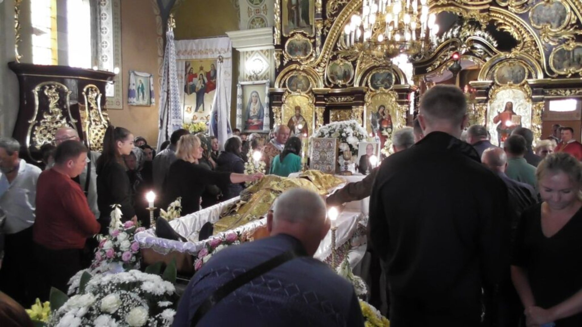 У Дубровиці відспівали багаторічного настоятеля церкви Святої Покрови отця Миколая. Фото: Михайло Скеба